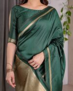 Emerald Green Soft Kanjivaram Silk Saree with Golden Zari Border & Rich Pallu | 5.5m Saree + 0.8m Blouse Piece - Image 2
